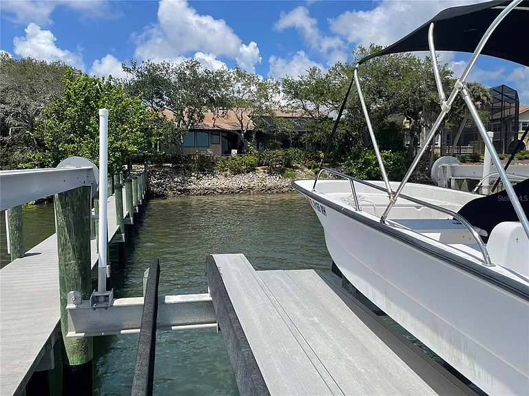 421 Waterside Ln — Photo 5
