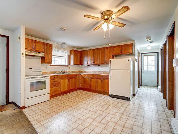 4th image of 73 Everette St