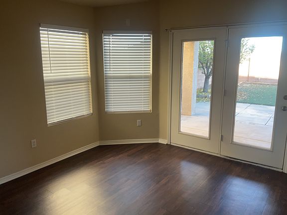 5th image of 529 Sunny Meadows Dr NE