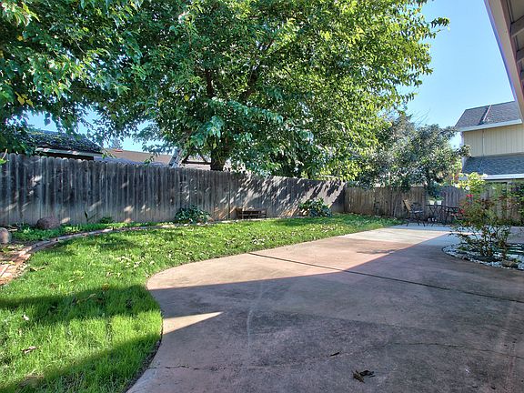 5th image of 7732 Auburn Woods Dr