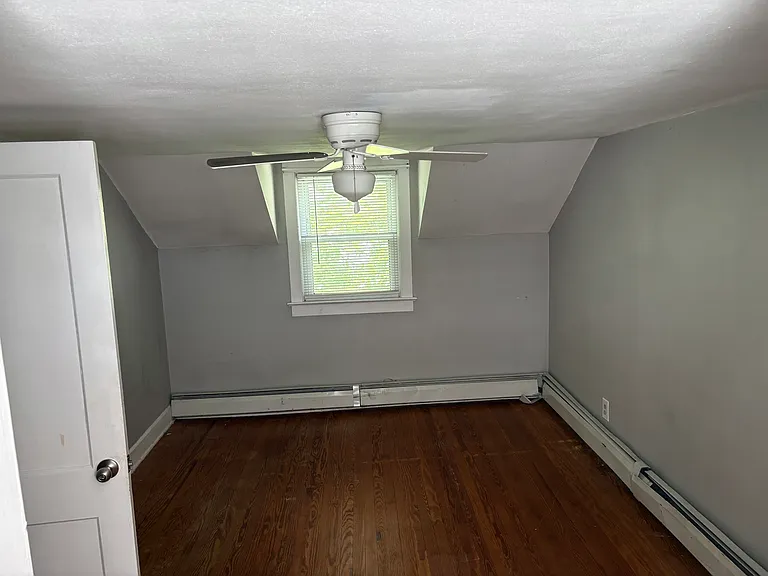 317 Willetts Ave — Photo 2