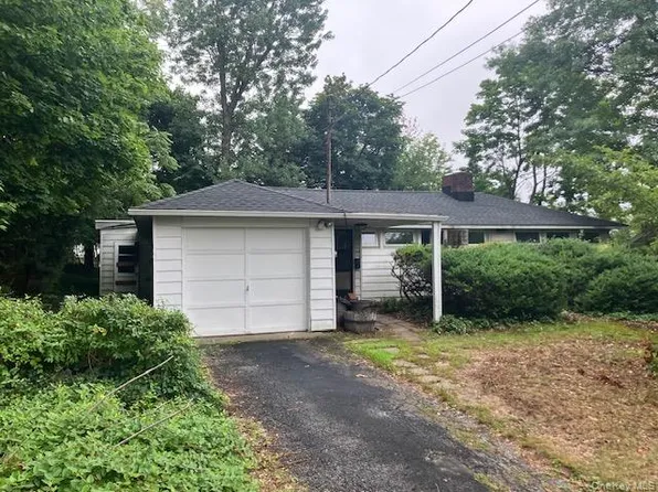 35 Washington Avenue, Glen Head, NY 11545