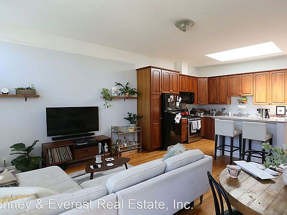 4th image of 2142 Jones St
