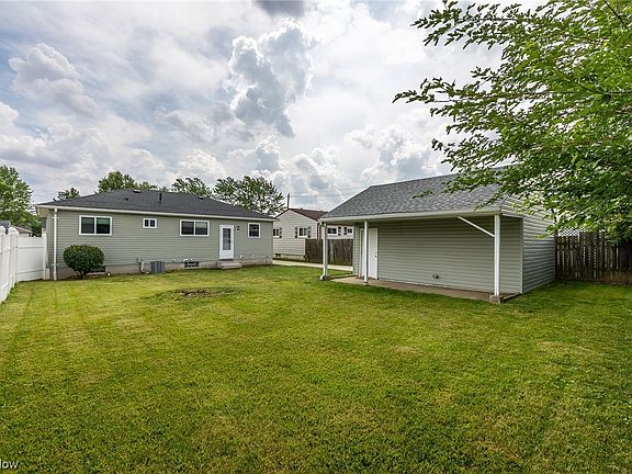 3rd image of 6106 Pickway Dr