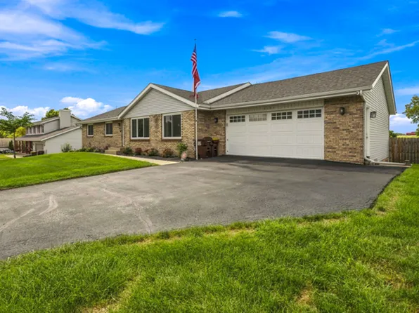 3203 Tuggle Dr, Cherry Valley, IL 61016