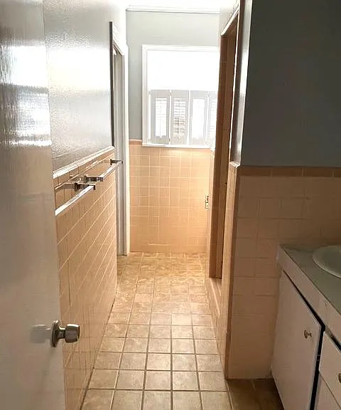 2108 Vine St — Photo 10