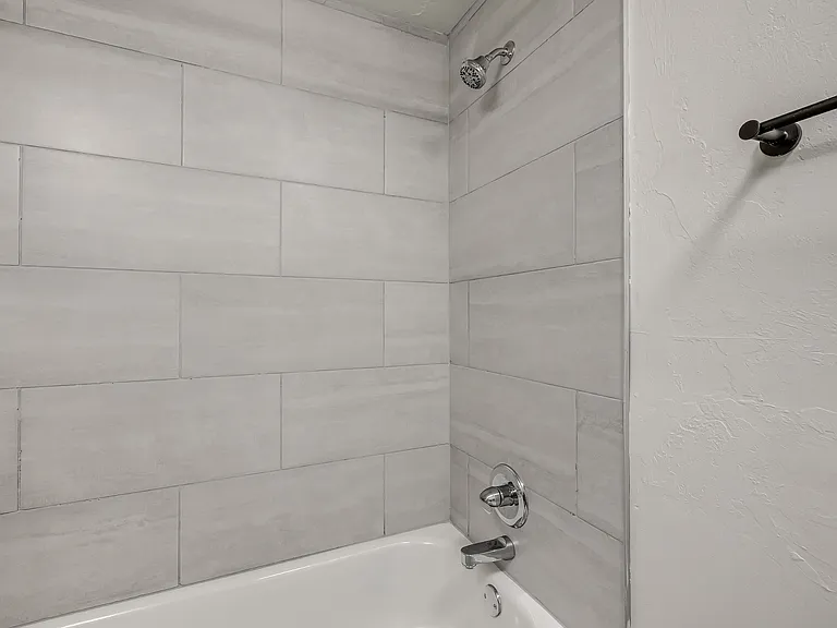 515 W Martin St — Photo 30