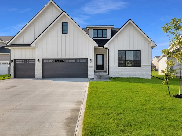 213 11th Ct NW, Bondurant, IA 50035