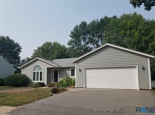 3205 S Valley View Rd, Sioux Falls, SD 57106