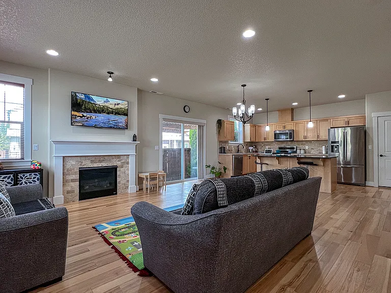 206 SW Marsuda Ter — Photo 4