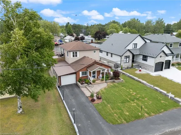 13 Rogers Ave, Norfolk County, ON N0E 1M0