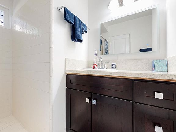 4th image of 543 Evergreen St APT 3