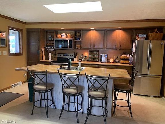 3rd image of 10598 Willis Dr