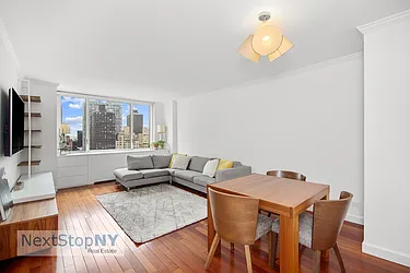 245 East 54th Street, #19K