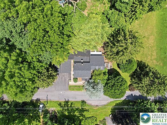 3rd image of 571 Pine Top Trl