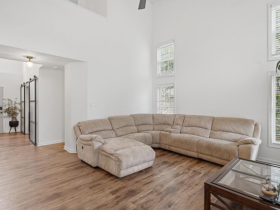 4th image of 608 Marsh Grass Drive