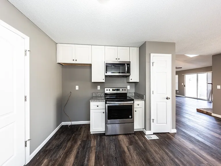 1113 S Walnut St — Photo 11