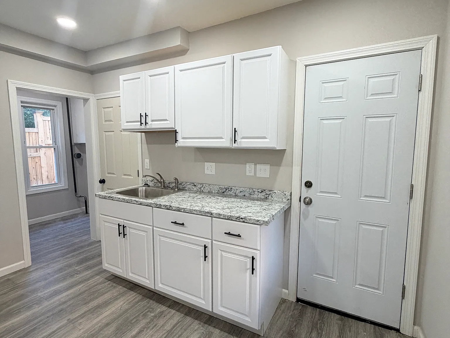 2 bed, 900 sqft, $1,600 — Photo 3