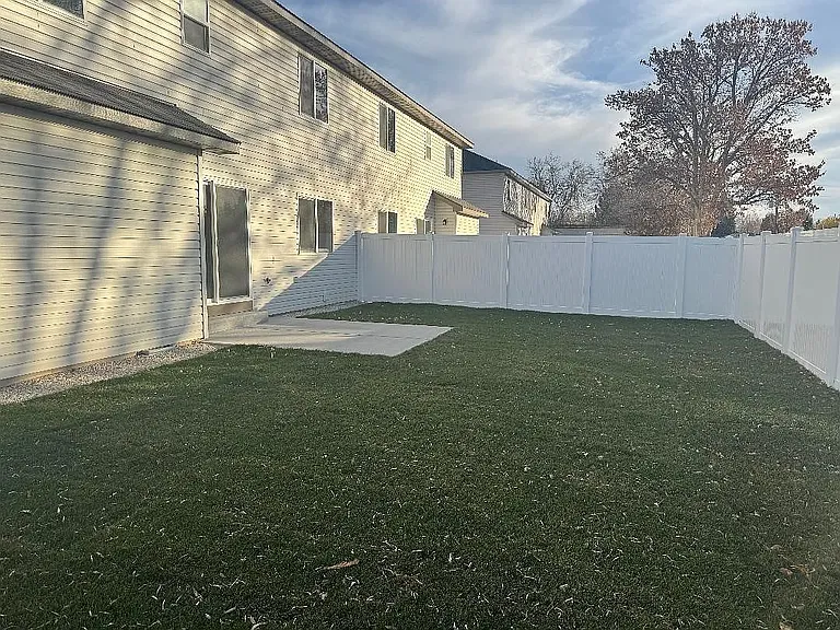 185 Woody Way — Photo 2