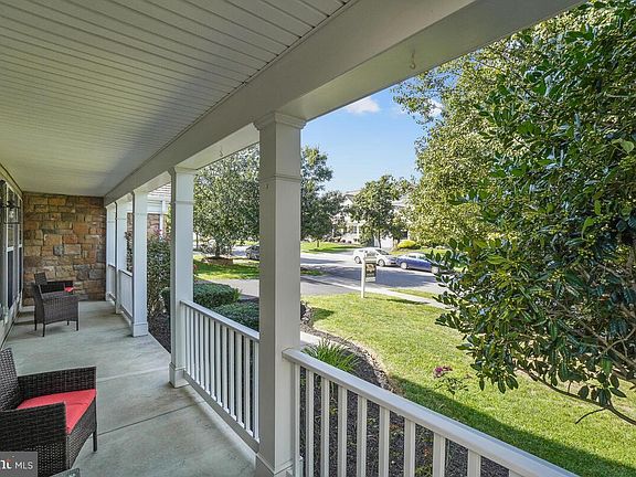 4th image of 10 Jennifer Lynne Dr