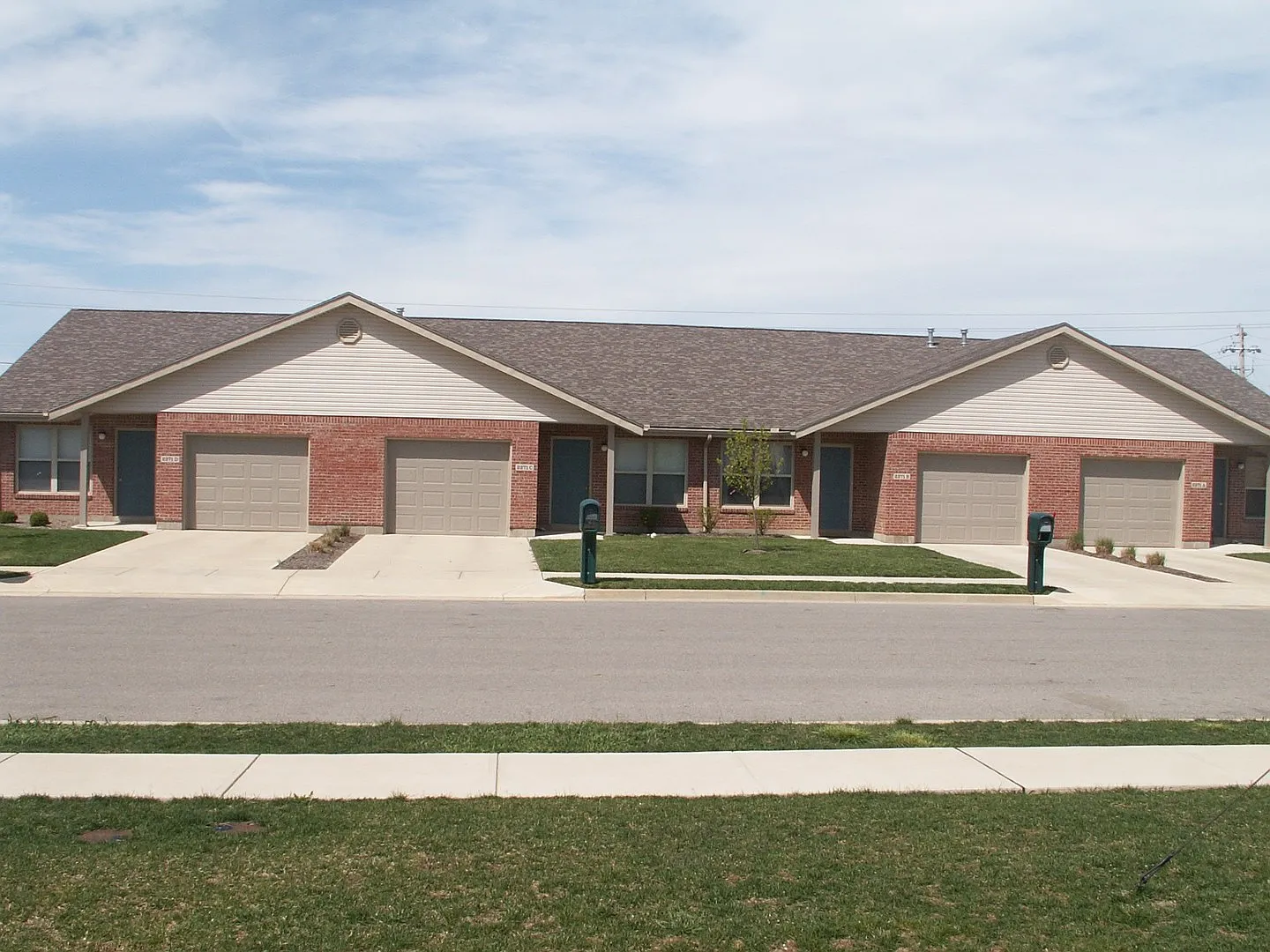 Laurel Creek Apts, 2271 Shamrock Lane — Photo 1
