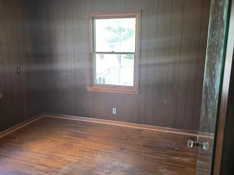 104 S Johnson Ave — Photo 9