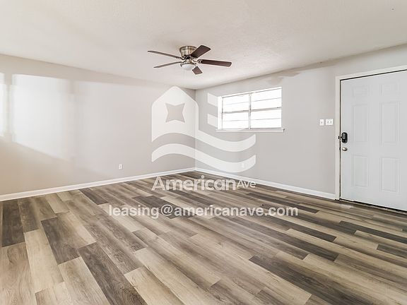1428676_003_living_room_14219119.jpg