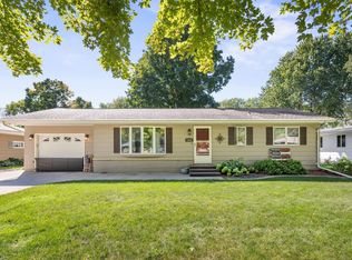 1086 Sherwood St SE, Hutchinson, MN 55350