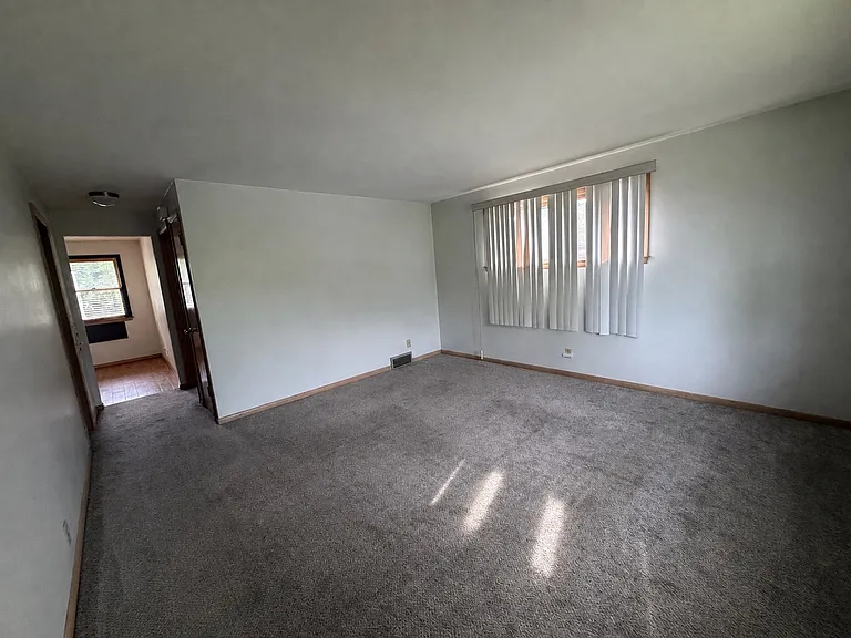 809 John St #4 — Photo 1