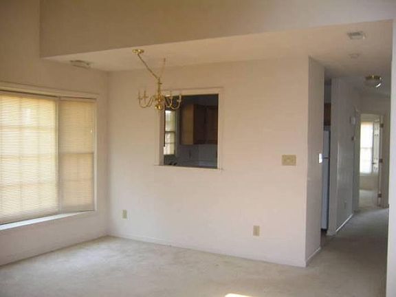 5th image of 71 Forest Oaks Dr