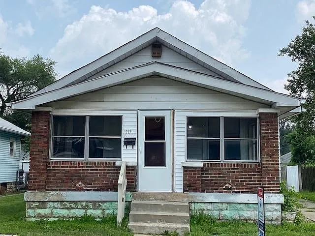 1929 Mansfield St photo 1