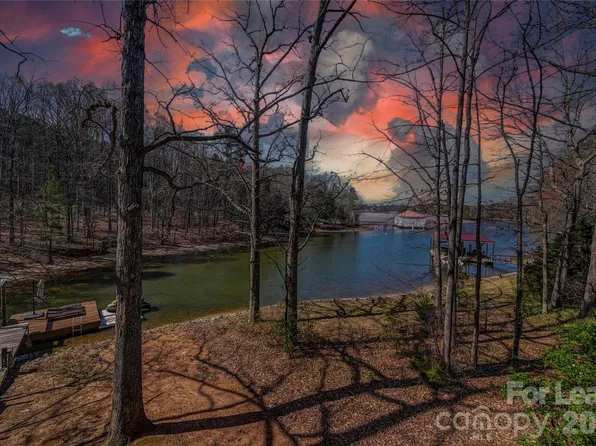 19314 Yachtman Dr, Cornelius, NC 28031