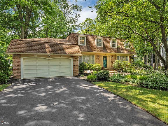 3rd image of 1 Pembroke Ct