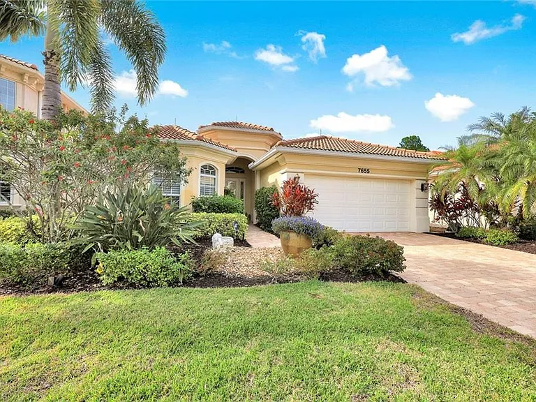 7655 Martino Cir — Photo 29