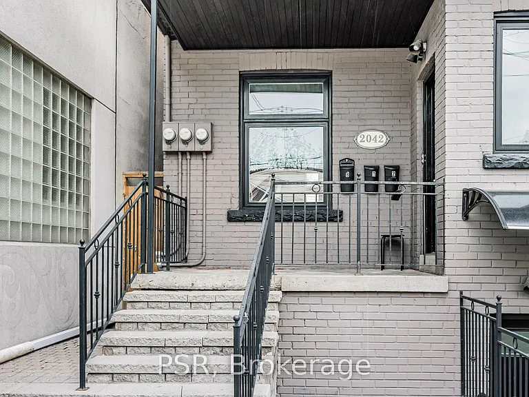 2042 Dundas St W #2 — Photo 2