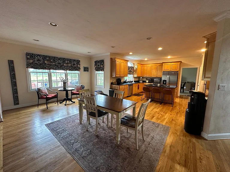 1320 Club House Dr — Photo 5