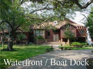402 S Burnett Dr, Baytown, TX 77520