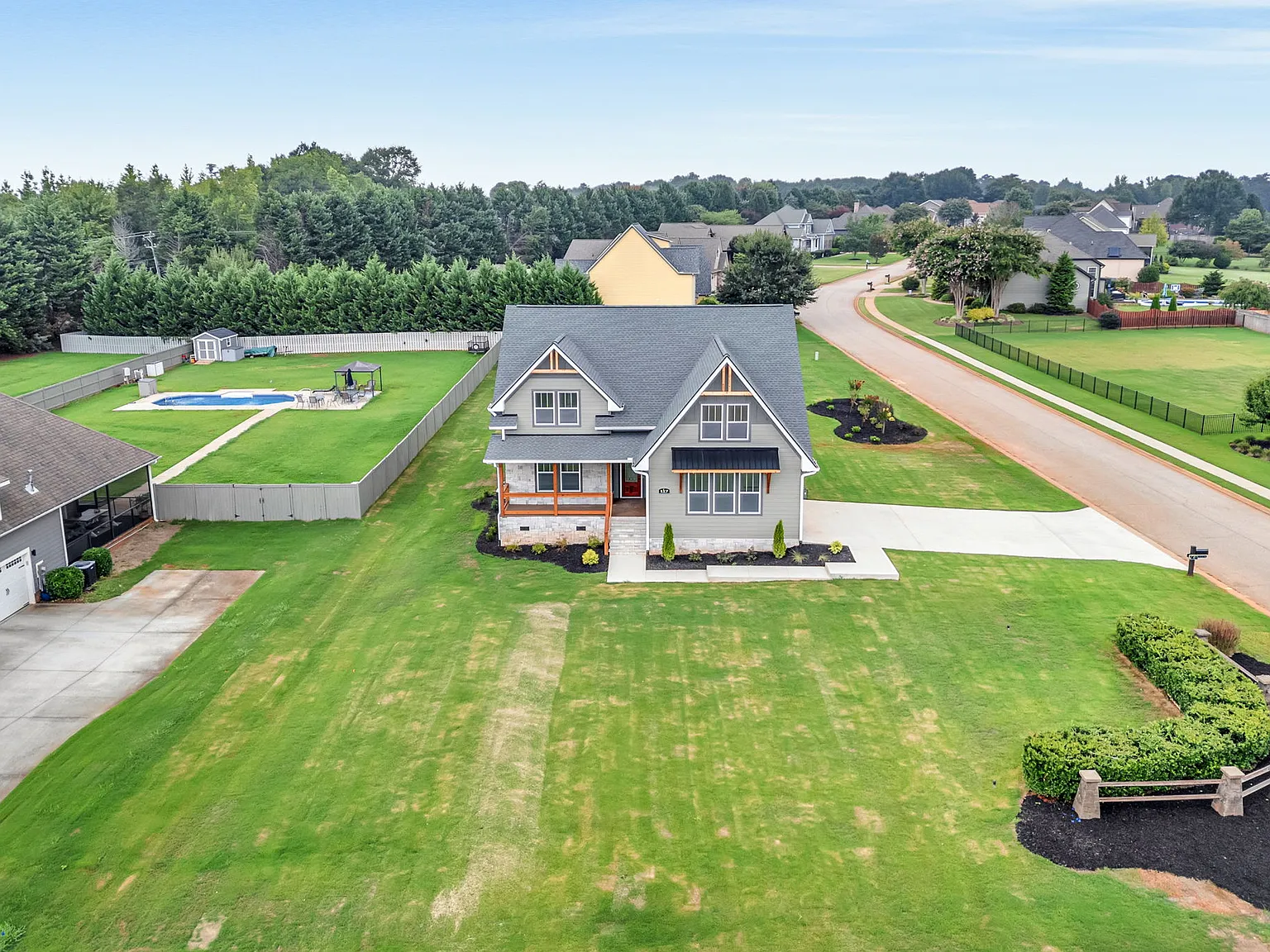 5 bed, 3.5 bath, 3100 sqft, $4,350 — Photo 2
