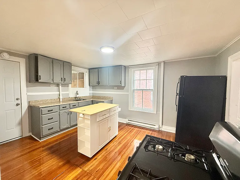 142 Paine St #1 — Photo 14