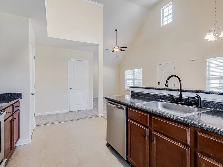 16 Castello Ave — Photo 8