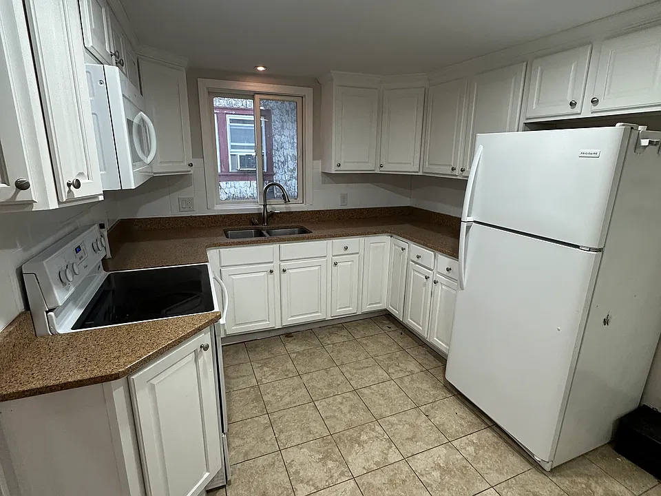 77 Gibbs St #2