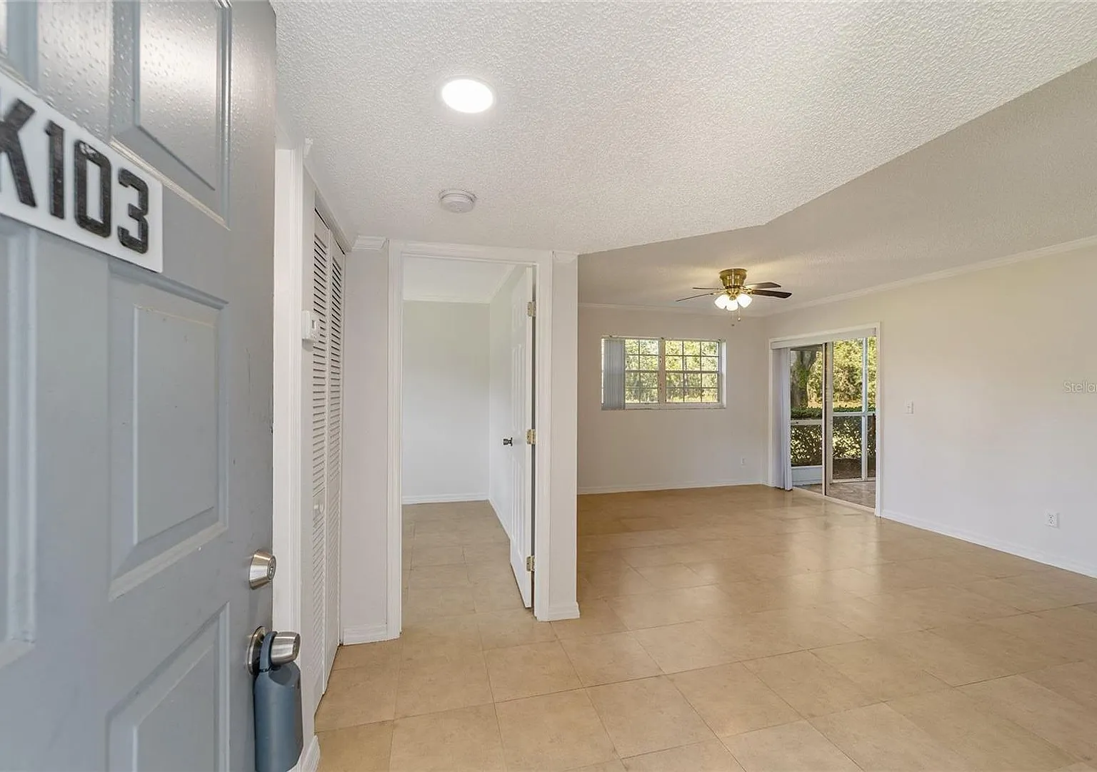 2/2 downstairs unit Silver Downs Condominiums — Photo 4