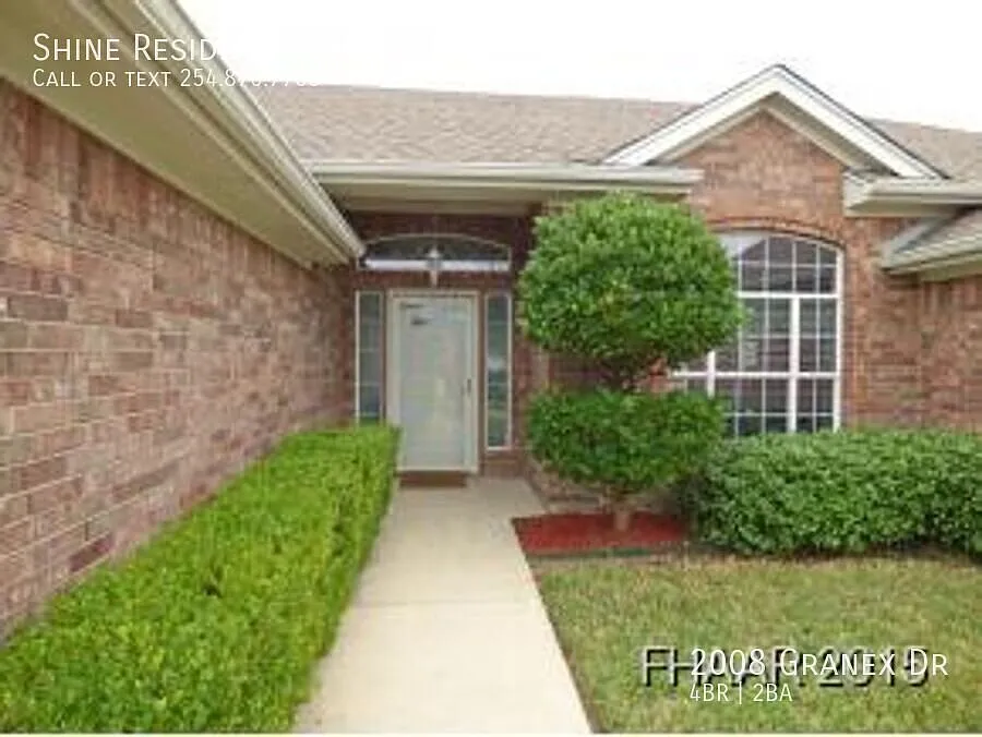 Spacious 4-Bedroom Beauty with Granite Kitchen & Room to Entertain! — Photo 2