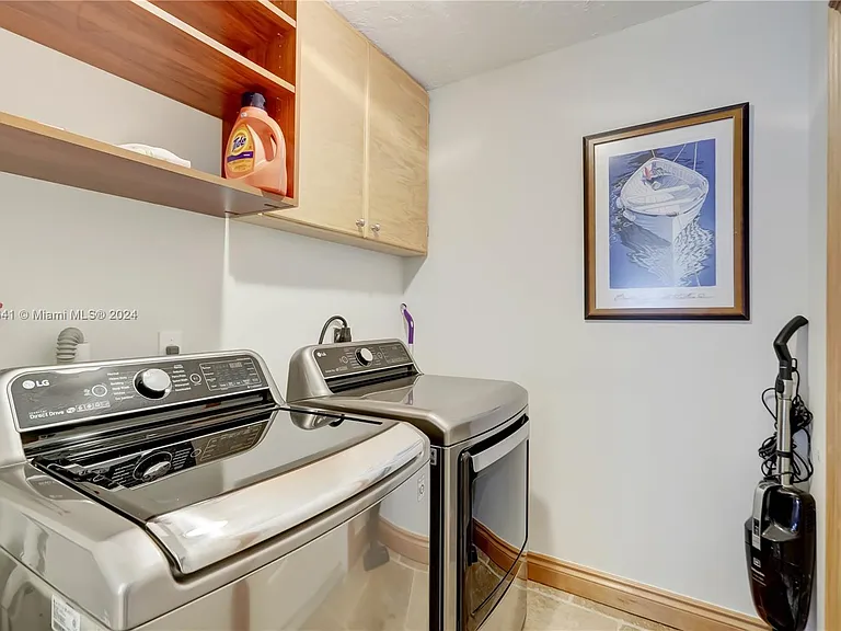 309 Oak St — Photo 46