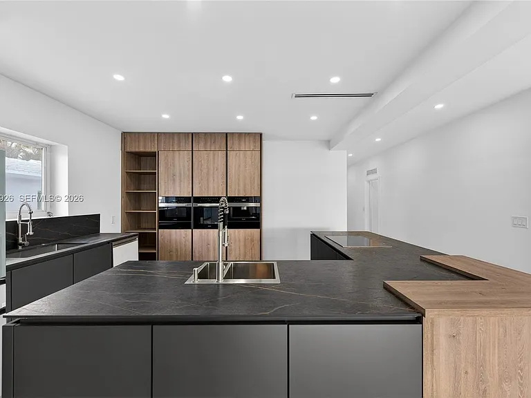 1101 S Shore Dr #1 — Photo 9