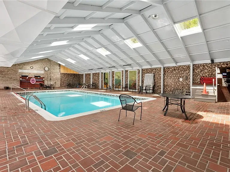 2120 Greentree Rd #705E — Photo 11