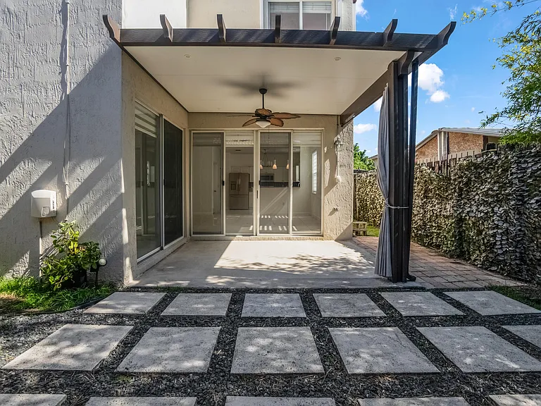 9002 SW 214th Ln — Photo 31