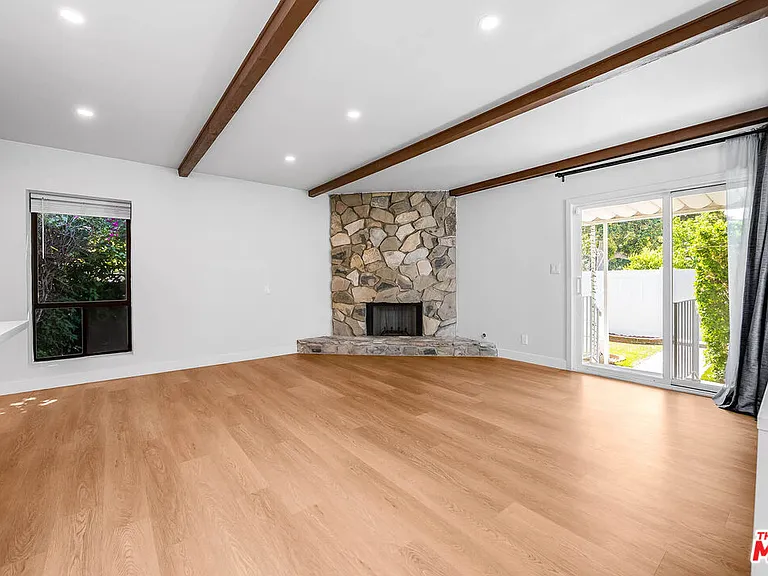 1400 W Clark Ave — Photo 15