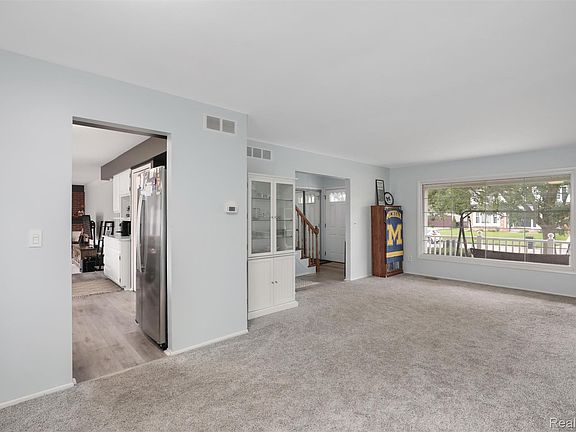 3rd image of 16316 Golfview St