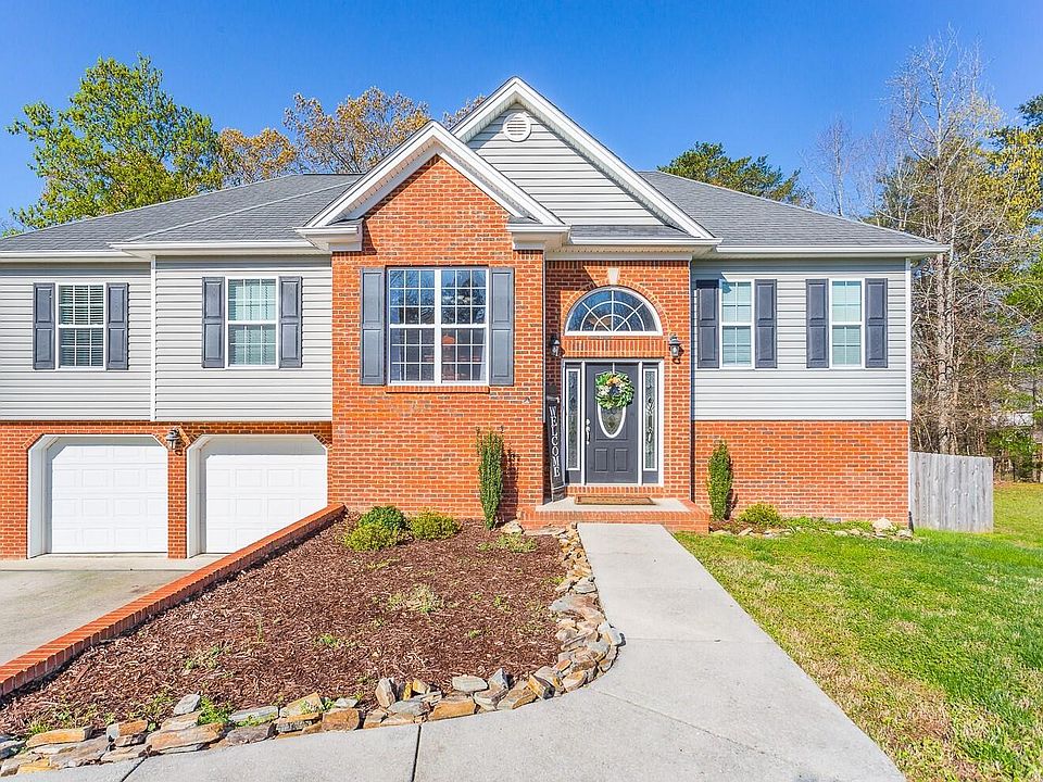 1st image of 200 Hidden Oaks Dr